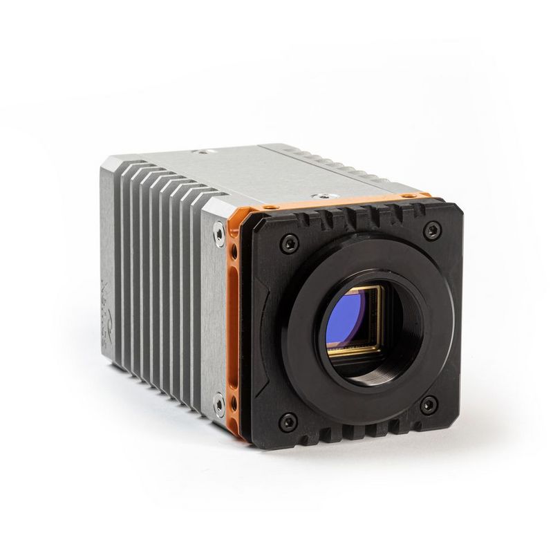 Near infrared and shortwave infrared cameras - High sensitive NIR-Camera with low noise